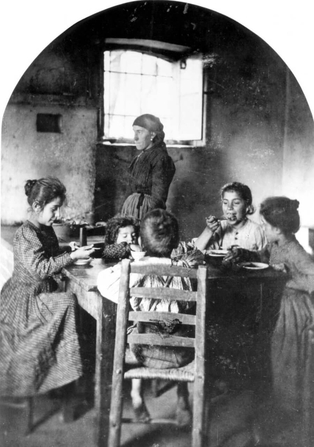 Interno friulano all’inizio del 1900 (dall’archivio di Egidio Tessaro)